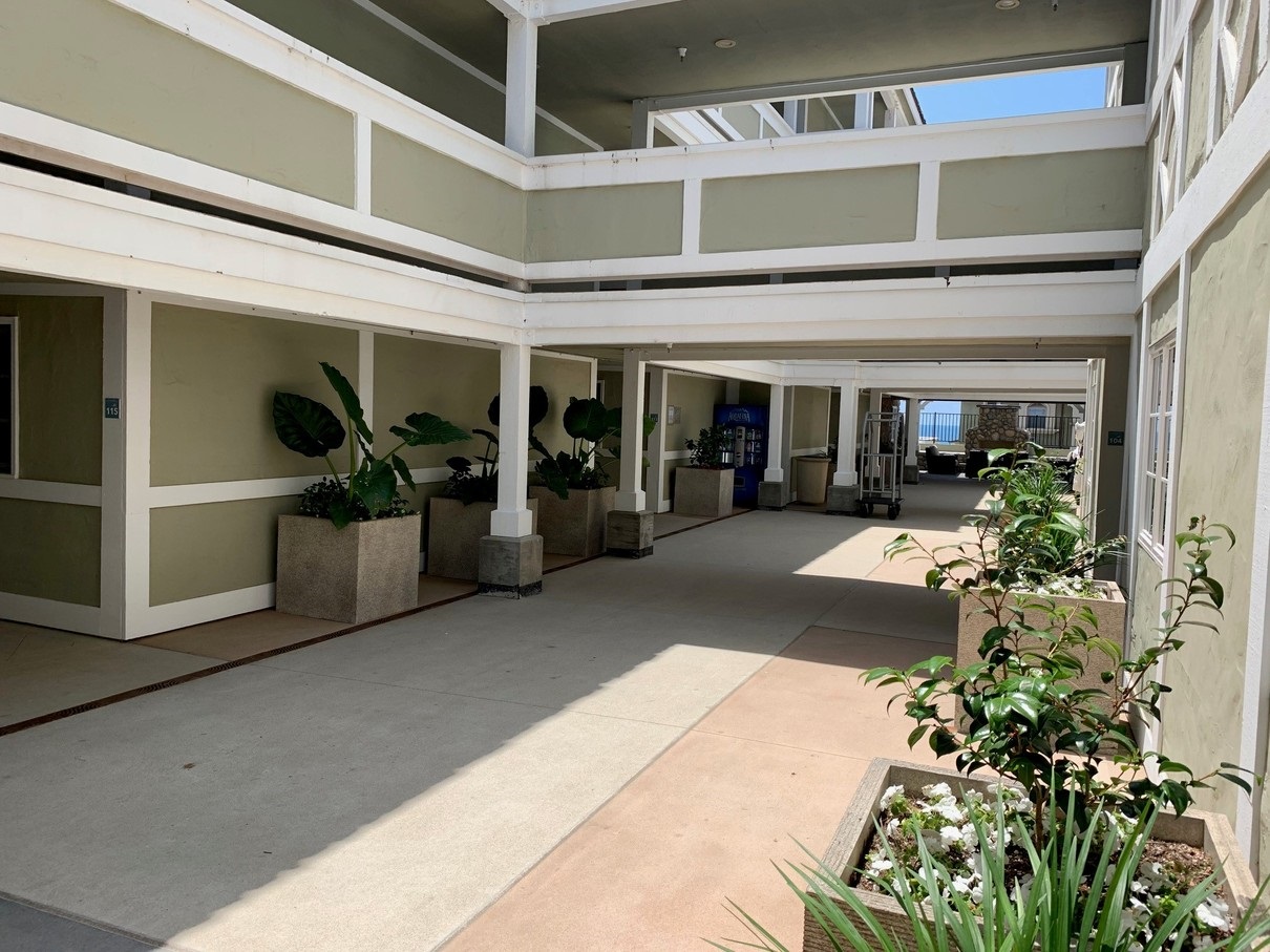 Oak Condominium Breezeway Timeshare